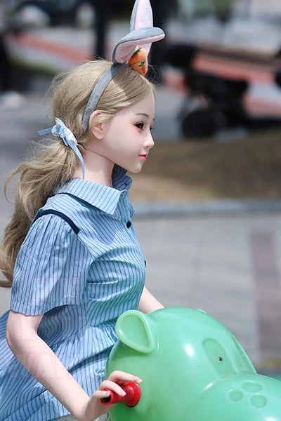 148cm Bカップ スレンダー清楚系ラブドール