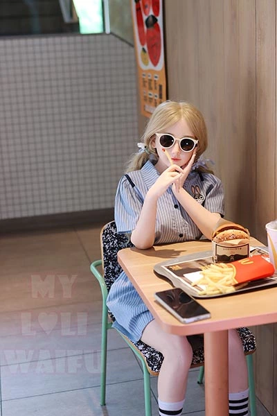 148cm Bカップ スレンダー清楚系ラブドール