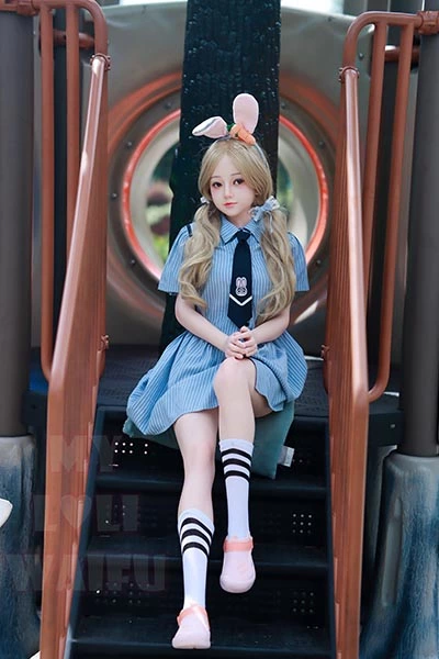 148cm Bカップ スレンダー清楚系ラブドール