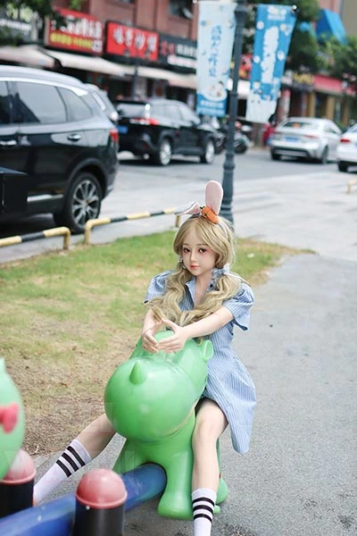 148cm Bカップ スレンダー清楚系ラブドール