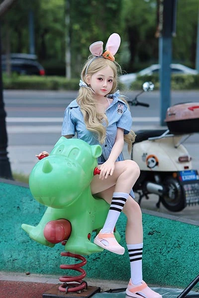 148cm Bカップ スレンダー清楚系ラブドール